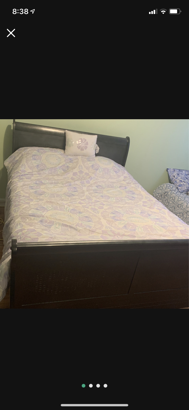 Queen bed with mattress 