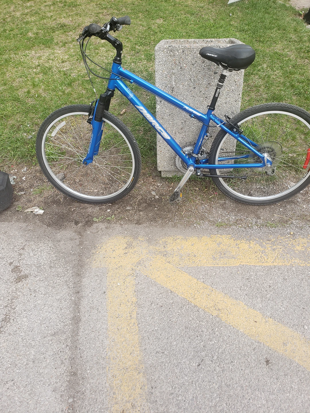 AMAZING NORCO MOUNTAIN BIKE 26INCH TIRES thumbnail