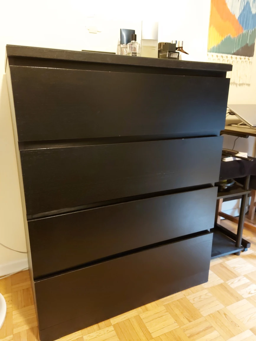 4 chest dresser with glass finishing on top included.