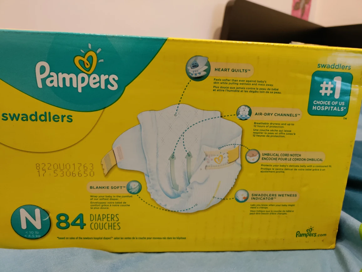 pampers diapers box - photo 2