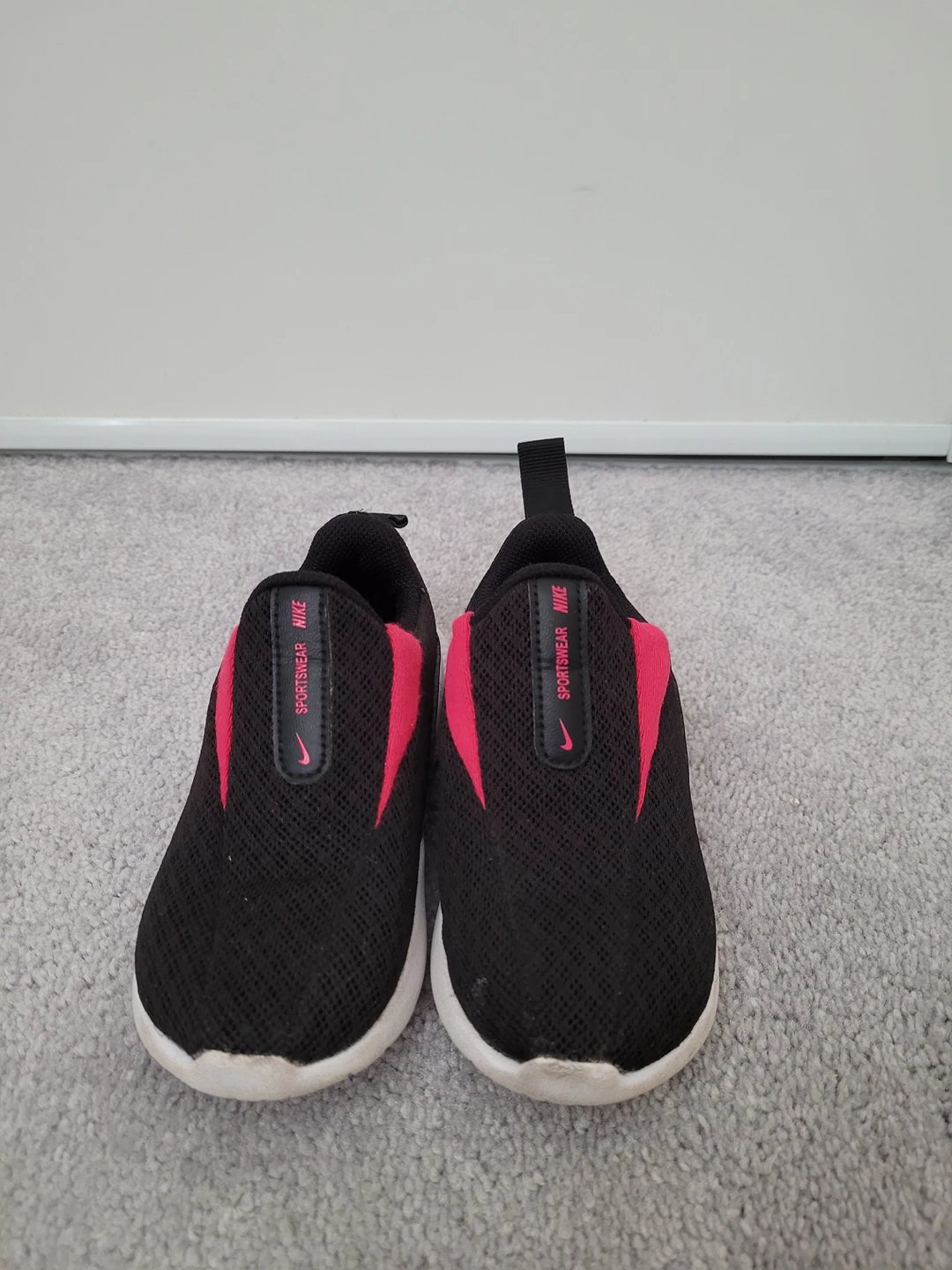 Nike kids (US 8/Eur 25)