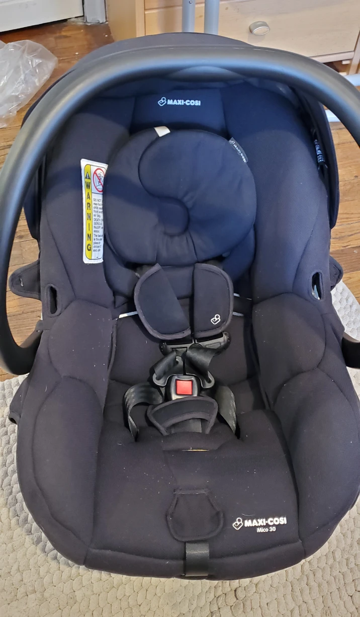 Maxi-Cosi car seat (with base and adapters) - photo 2