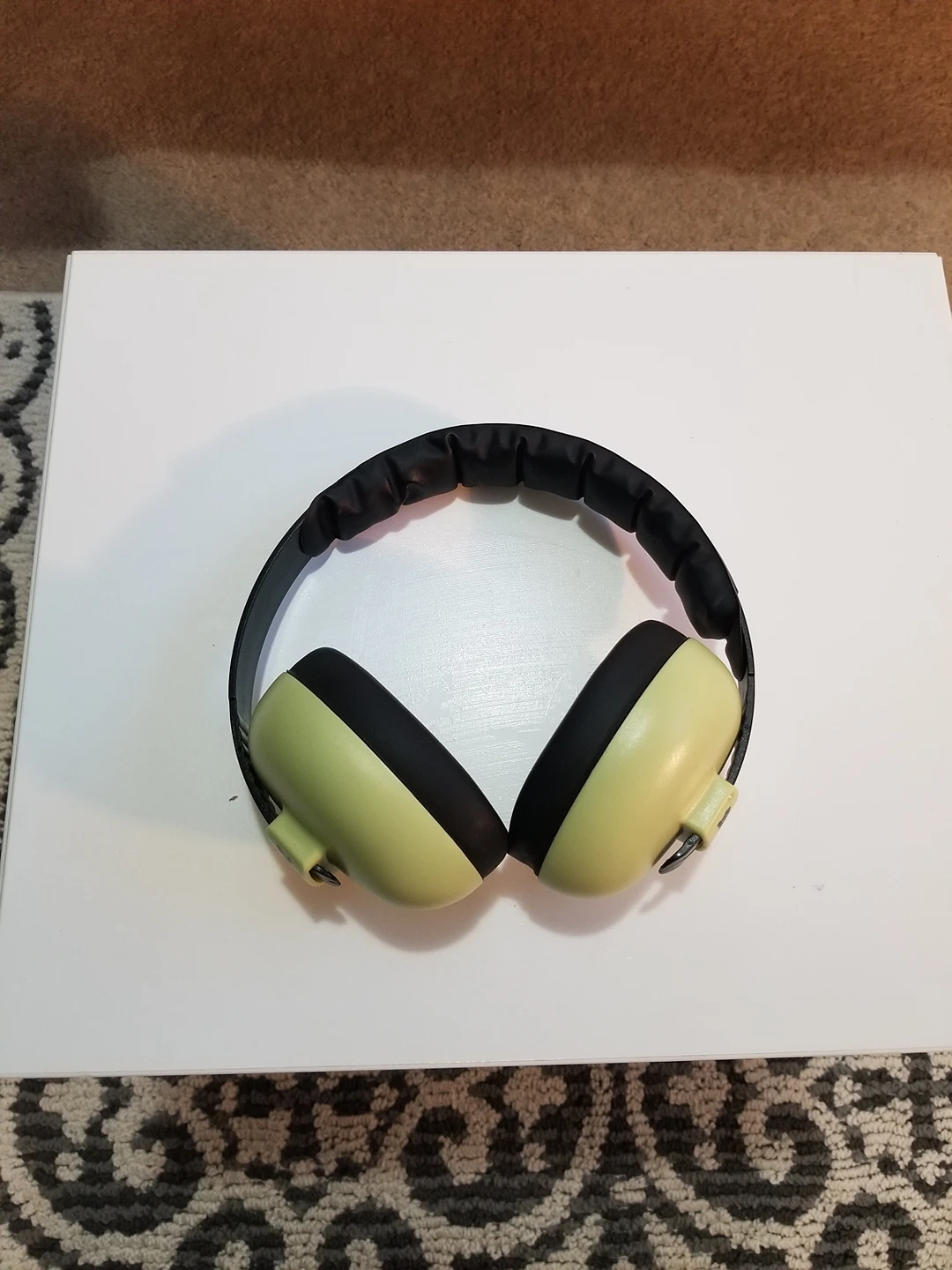 Baby noise cancelling handphones