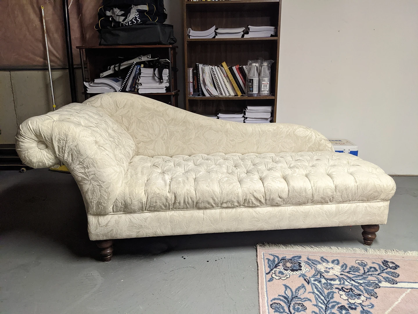 Vintage Queen Anne Chaise Lounge thumbnail