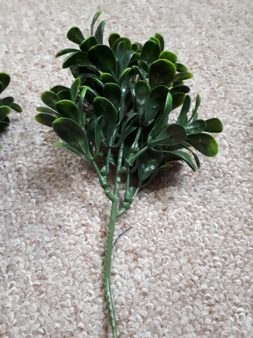 plastic green leaf - photo 4