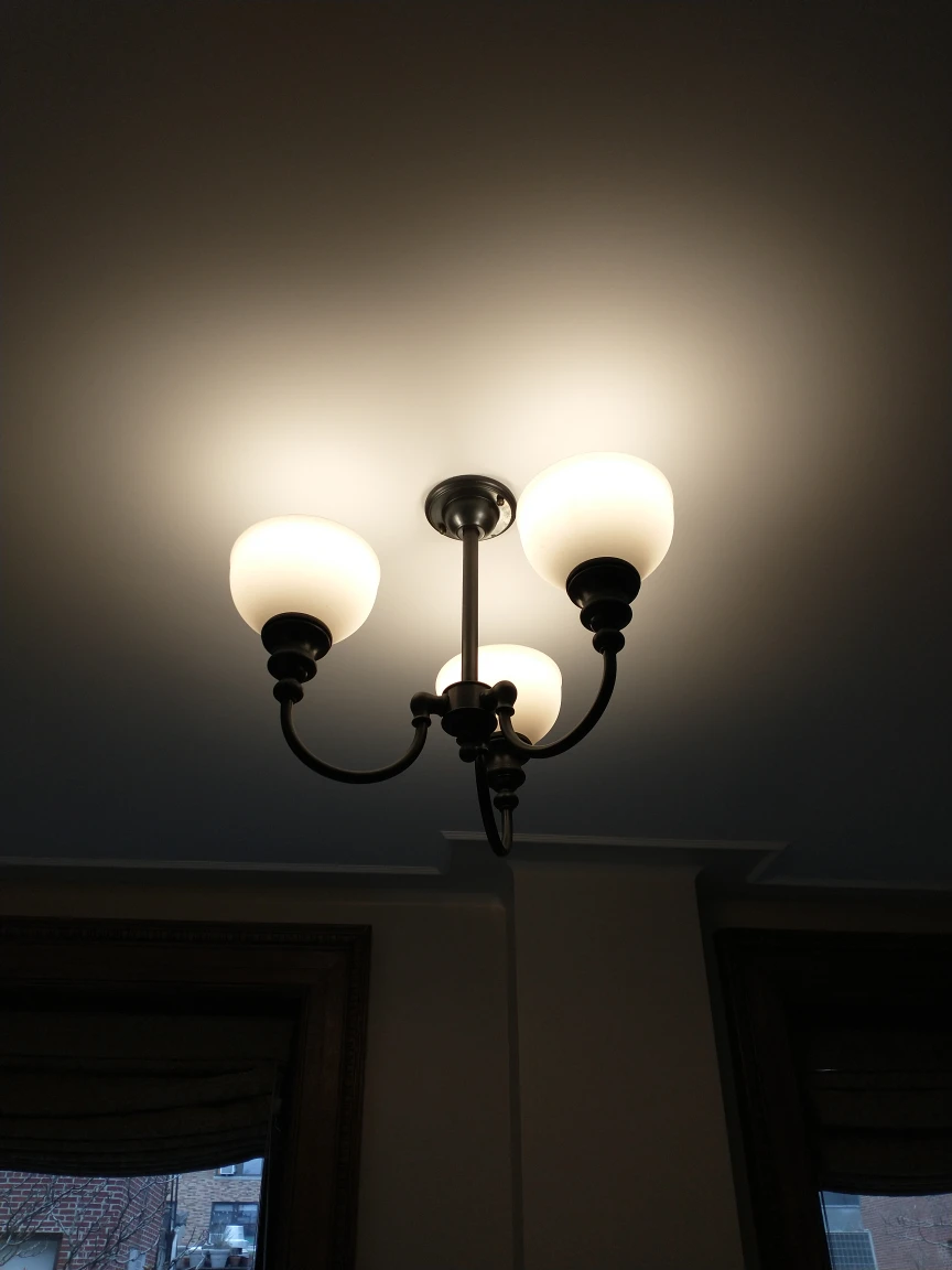 Ceiling light fixture