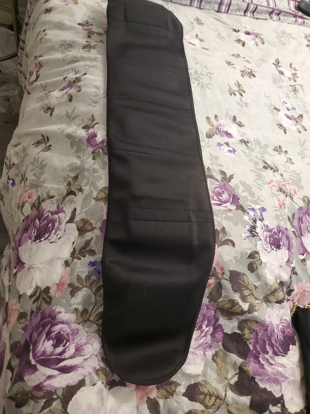 Like new. Black fitness belt image indicator(4)