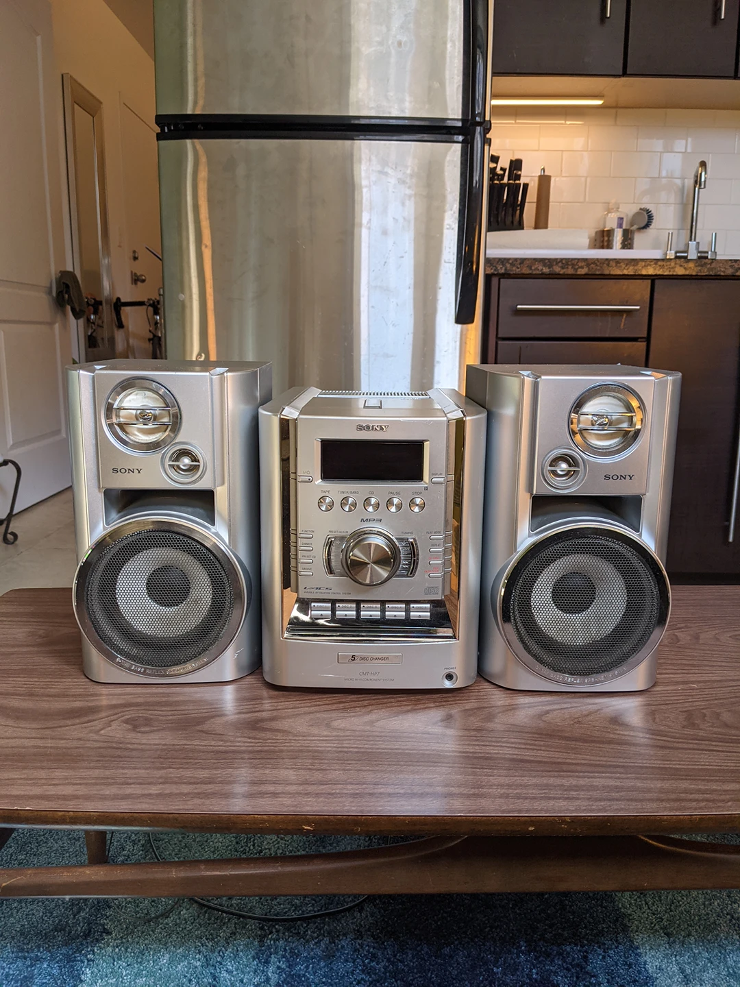 Sony CMT-HP7 5-Disc Stereo System thumbnail