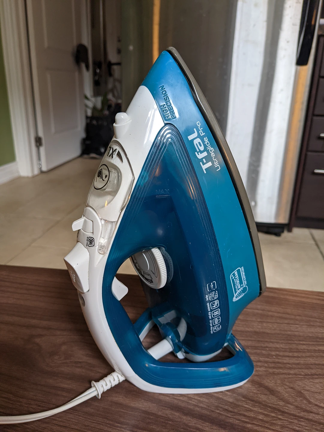 T-fal Ultraglide Pro Steam Iron thumbnail