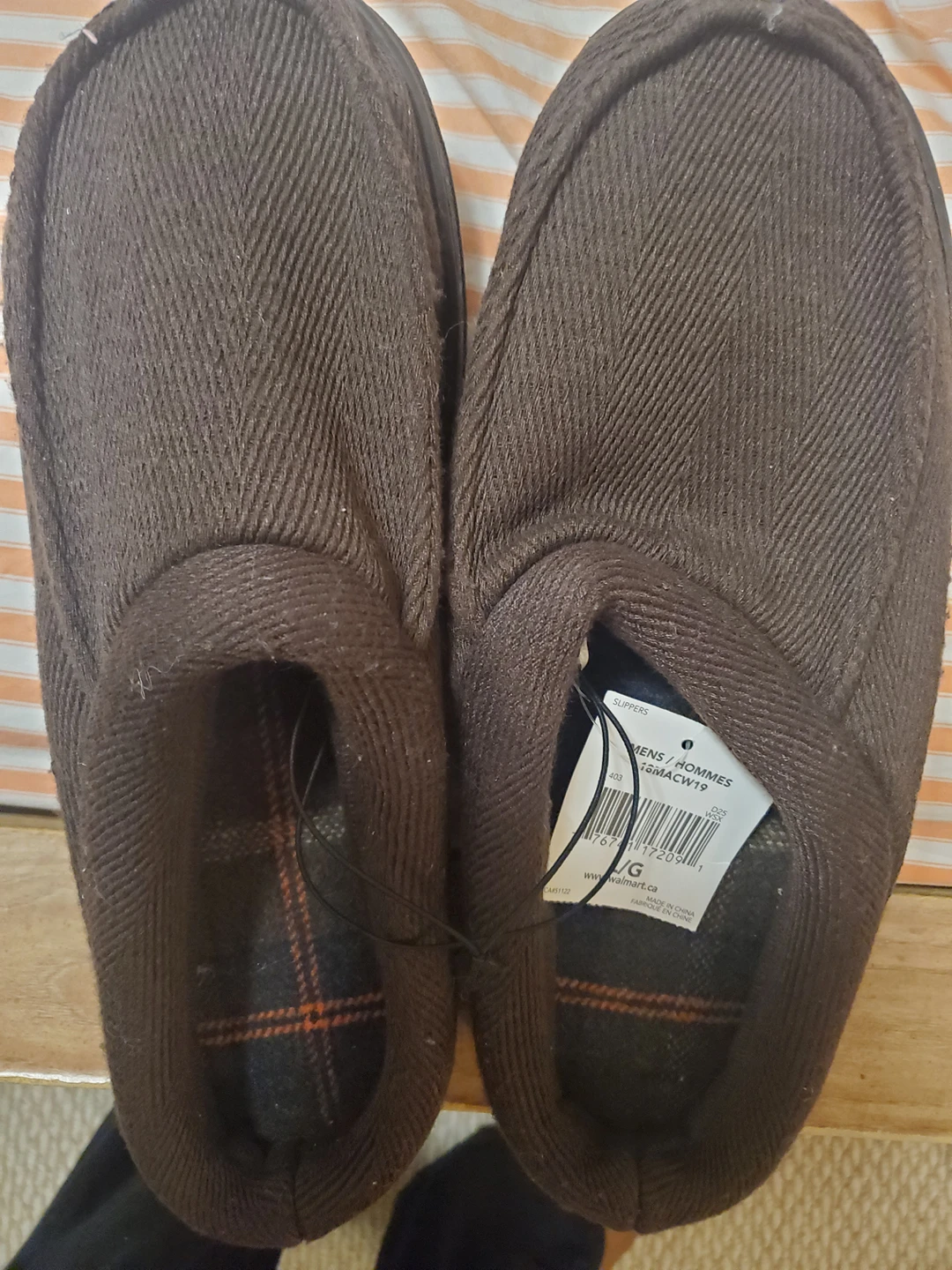 Brand new size 11-12 men's slippers thumbnail