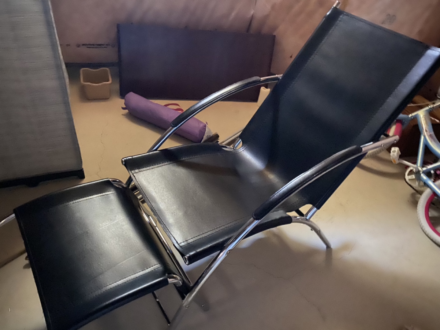 Black Leather resting chair thumbnail