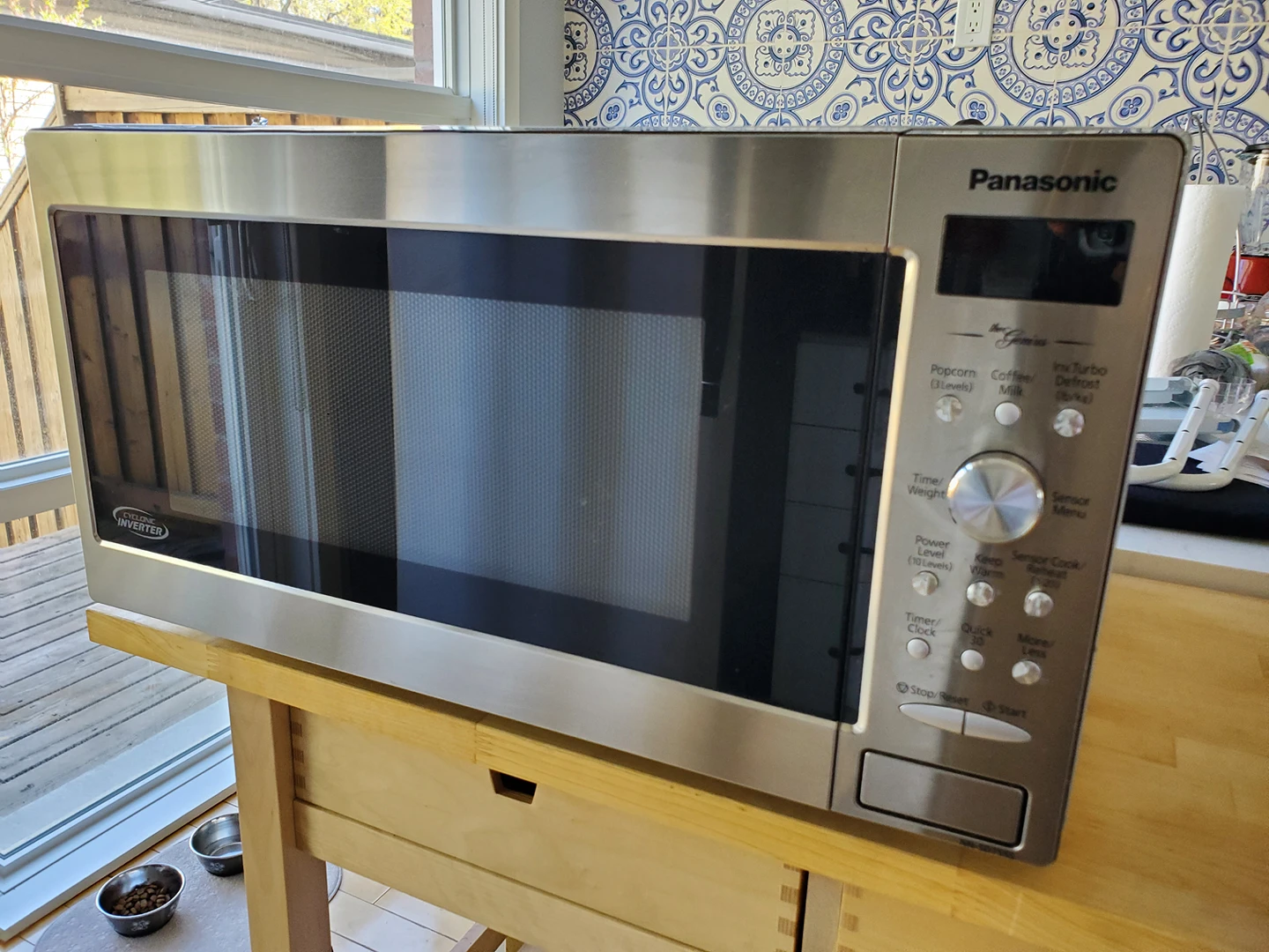 Panasonic Microwave Cyclone Inverter - photo 4