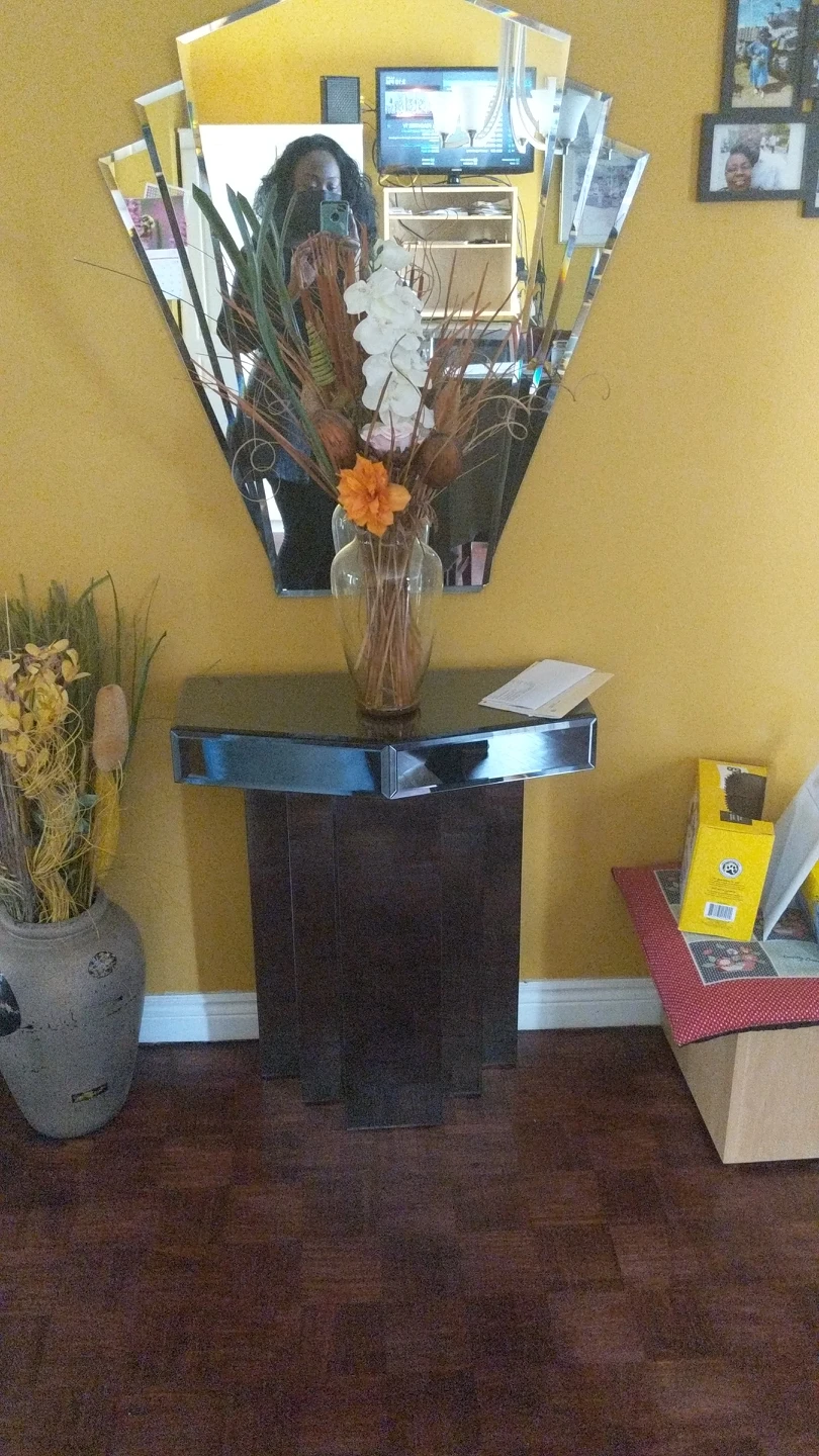 free dresser and mirror with stand - photo 2