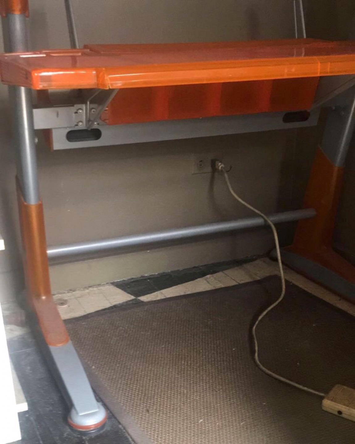 Groovy orange computer desk, Free, vintage ‘90s - photo 4