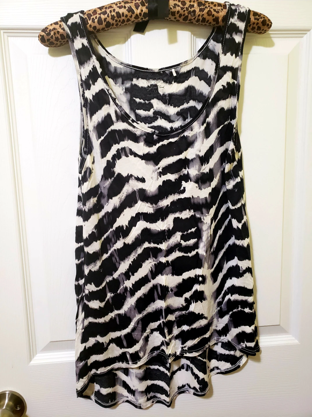 lululemon, marc by marc jacobs, guess and H&M Summer tops image indicator(3)