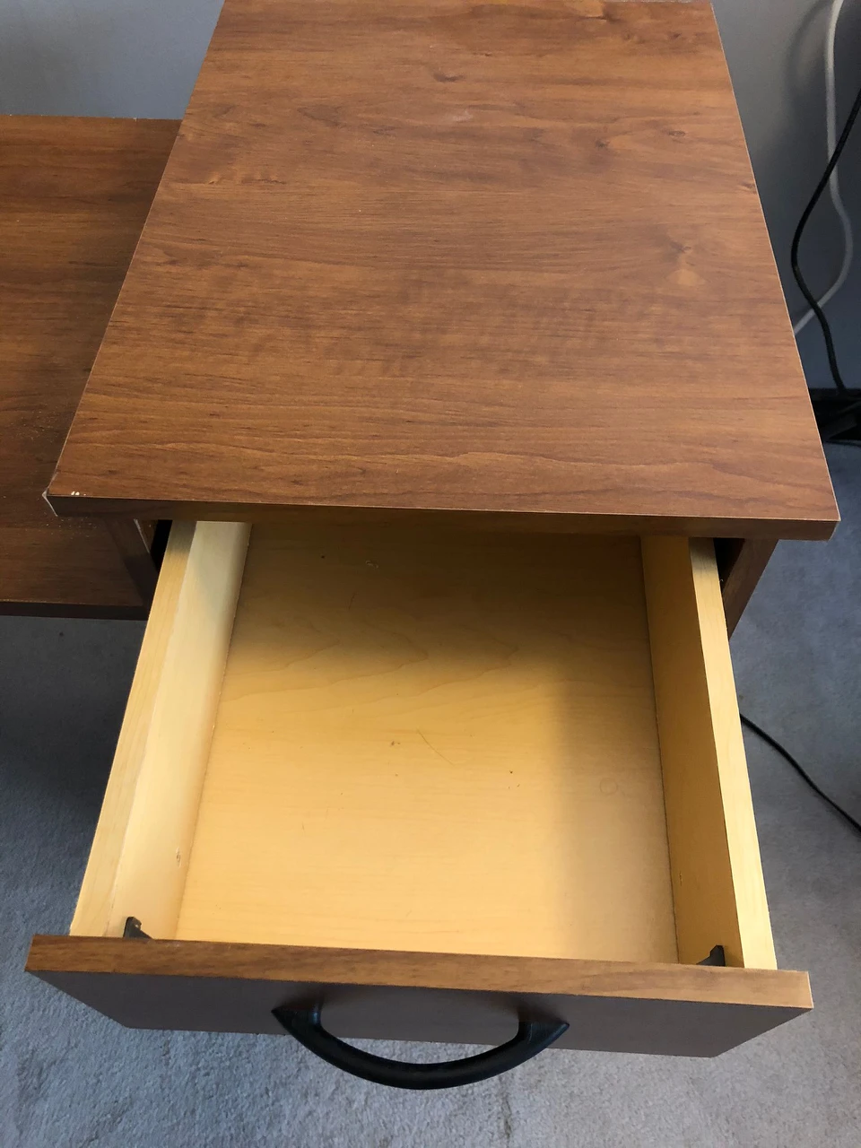 Desk - photo 3
