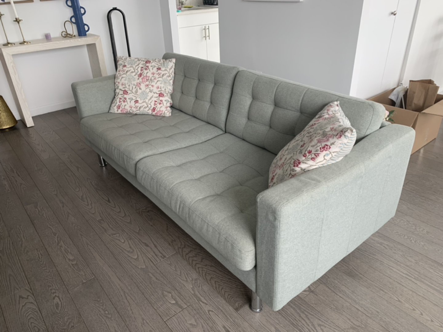 Couch - photo 2