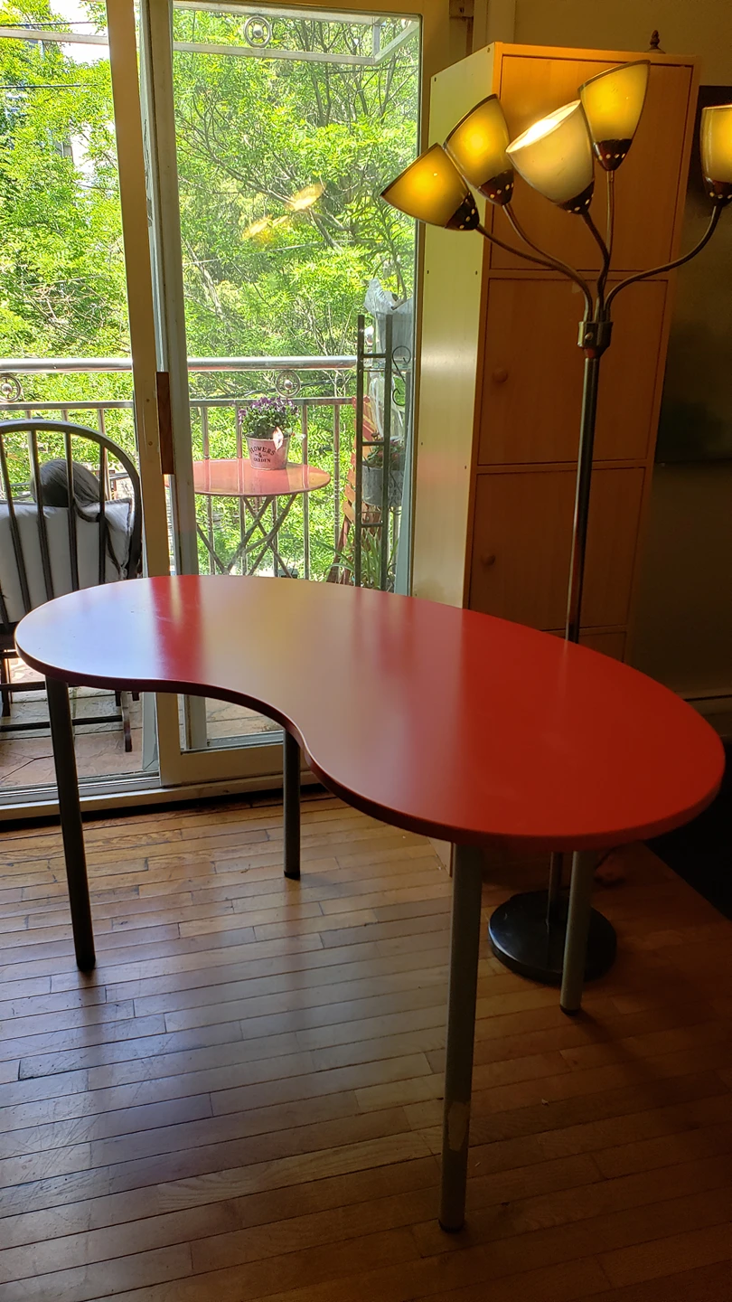 Red table in the shape of a cashew with chair - photo 3