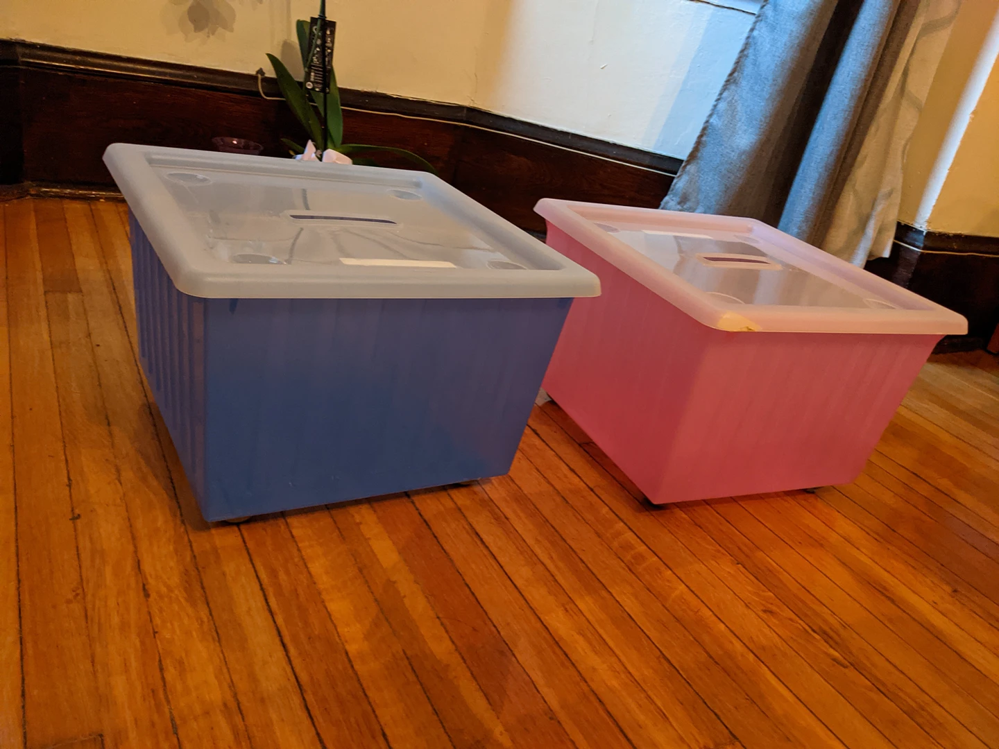 2 Storage container with casters thumbnail