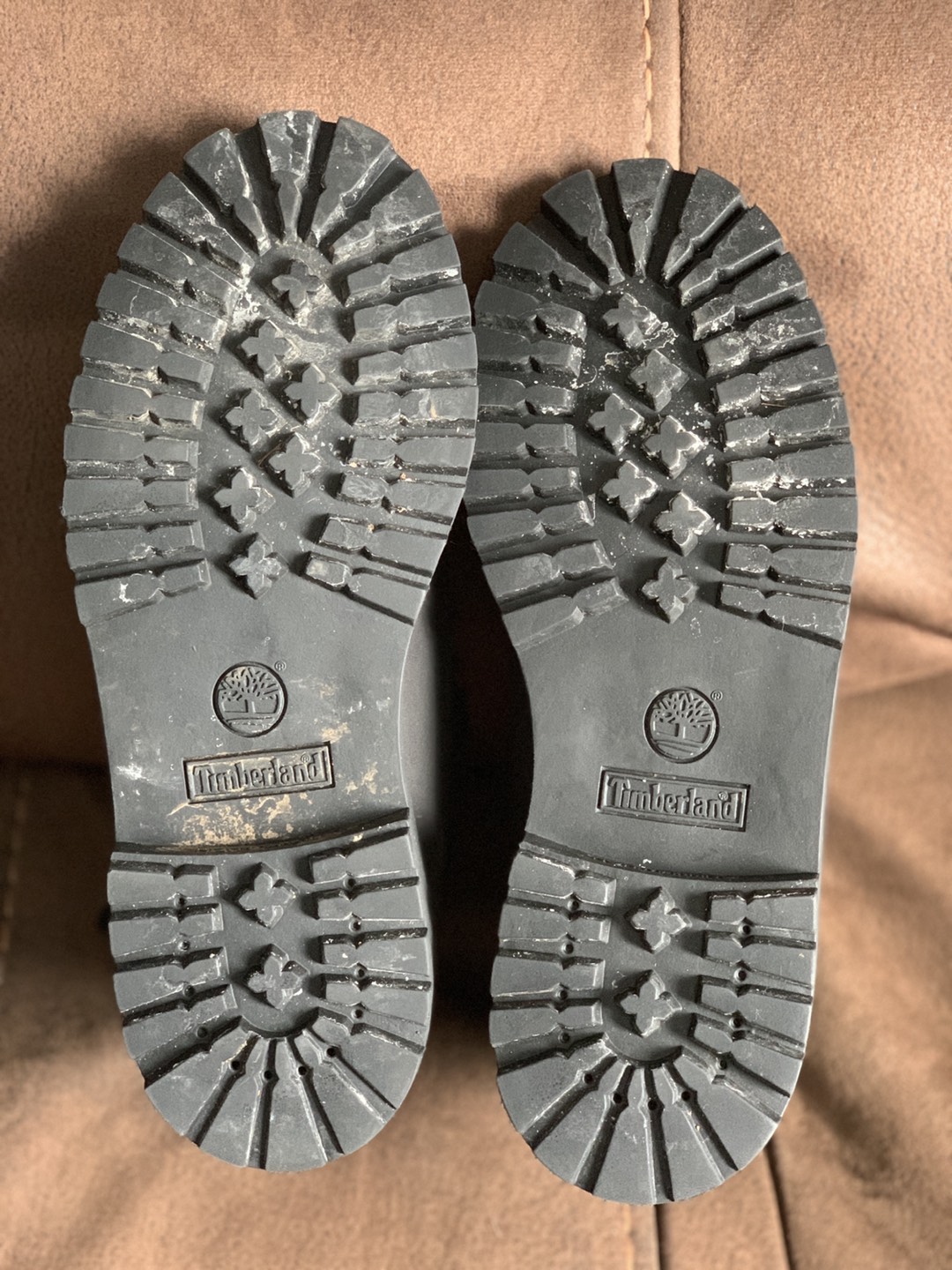 Boys size 6 winter Timberlands  image indicator(2)