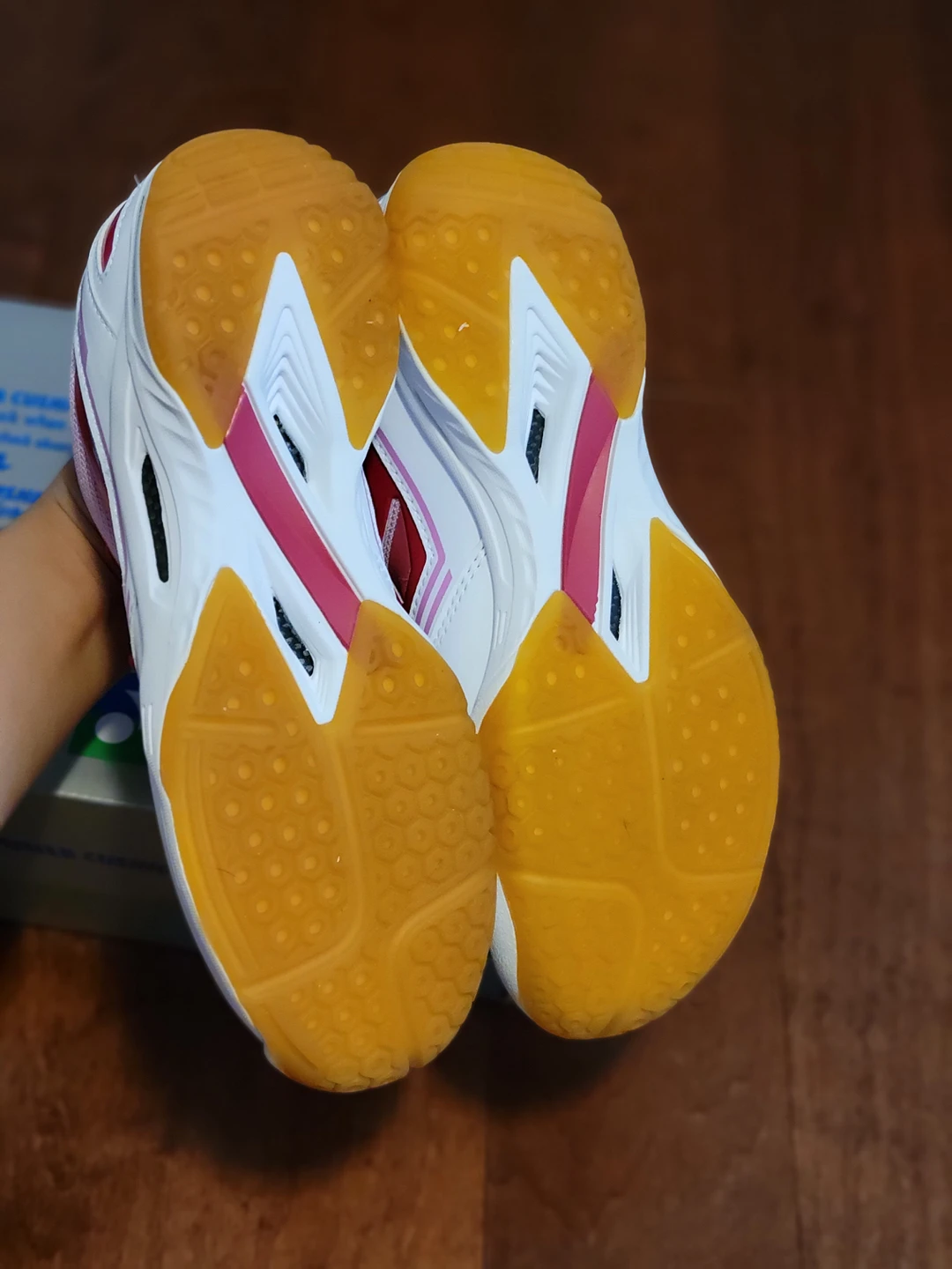 brand new Yonex badminton shoes image indicator(4)