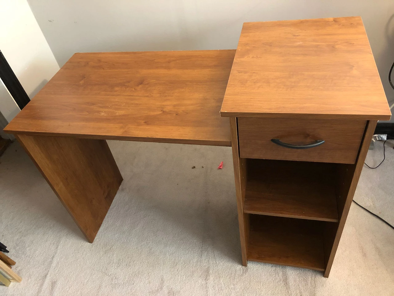 Desk - photo 2