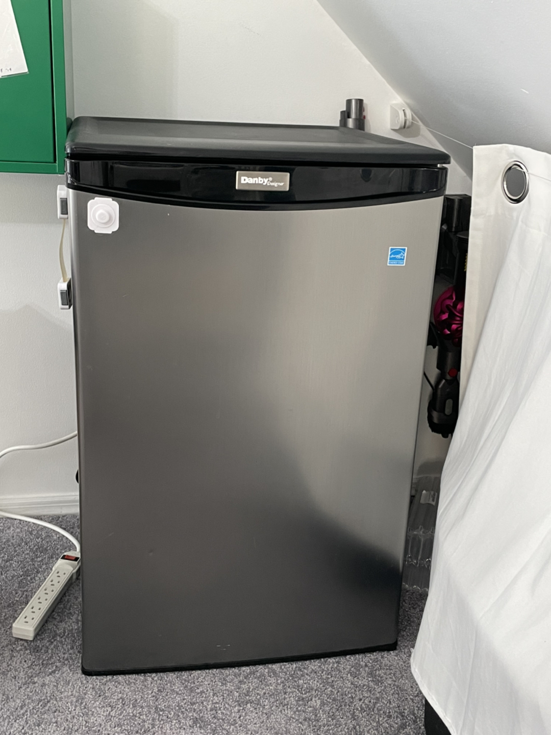 Mini refrigerator 