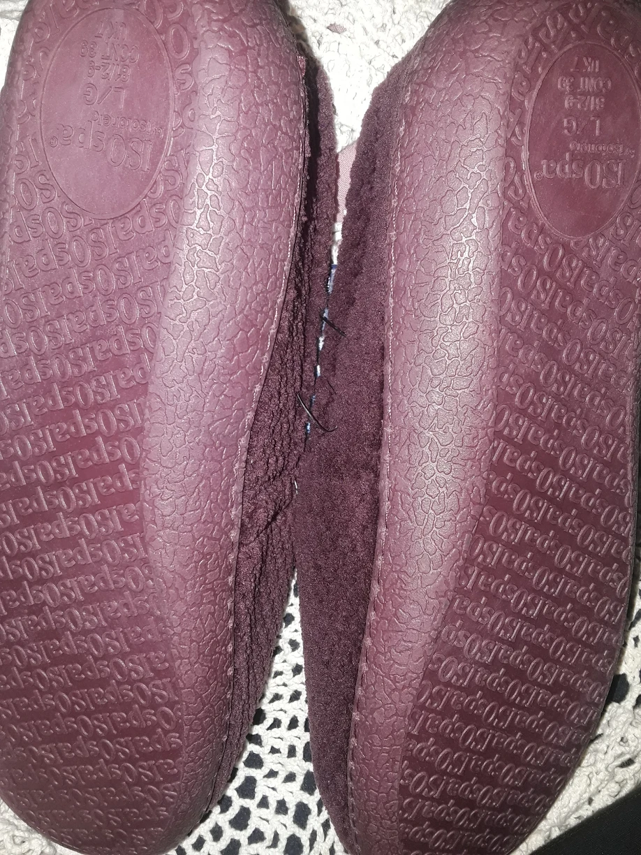 Ladies Burgandy size 8.5-9. image indicator(2)