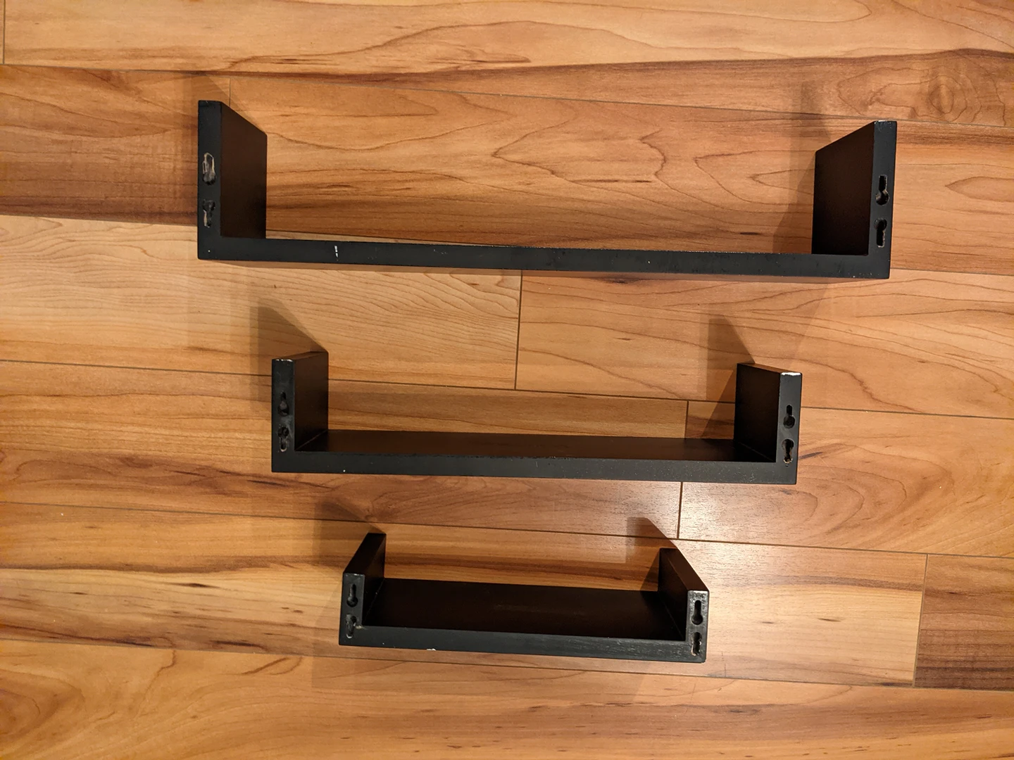 A set of 3 shelves thumbnail