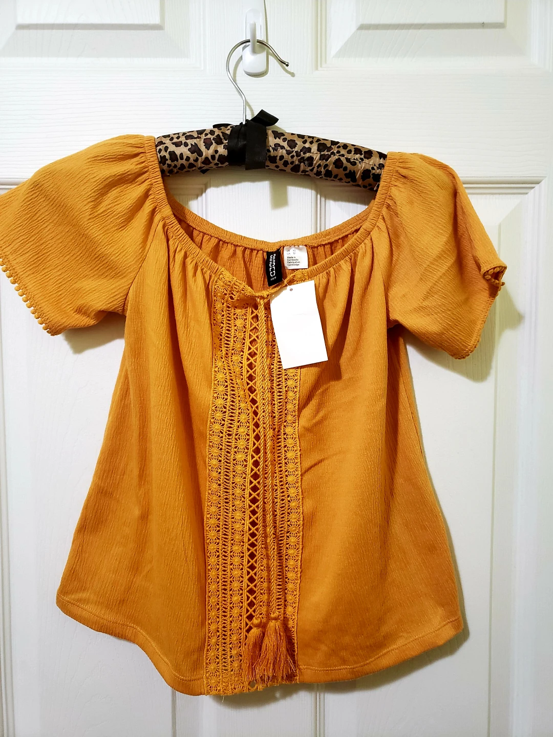 lululemon, marc by marc jacobs, guess and H&M Summer tops image indicator(7)