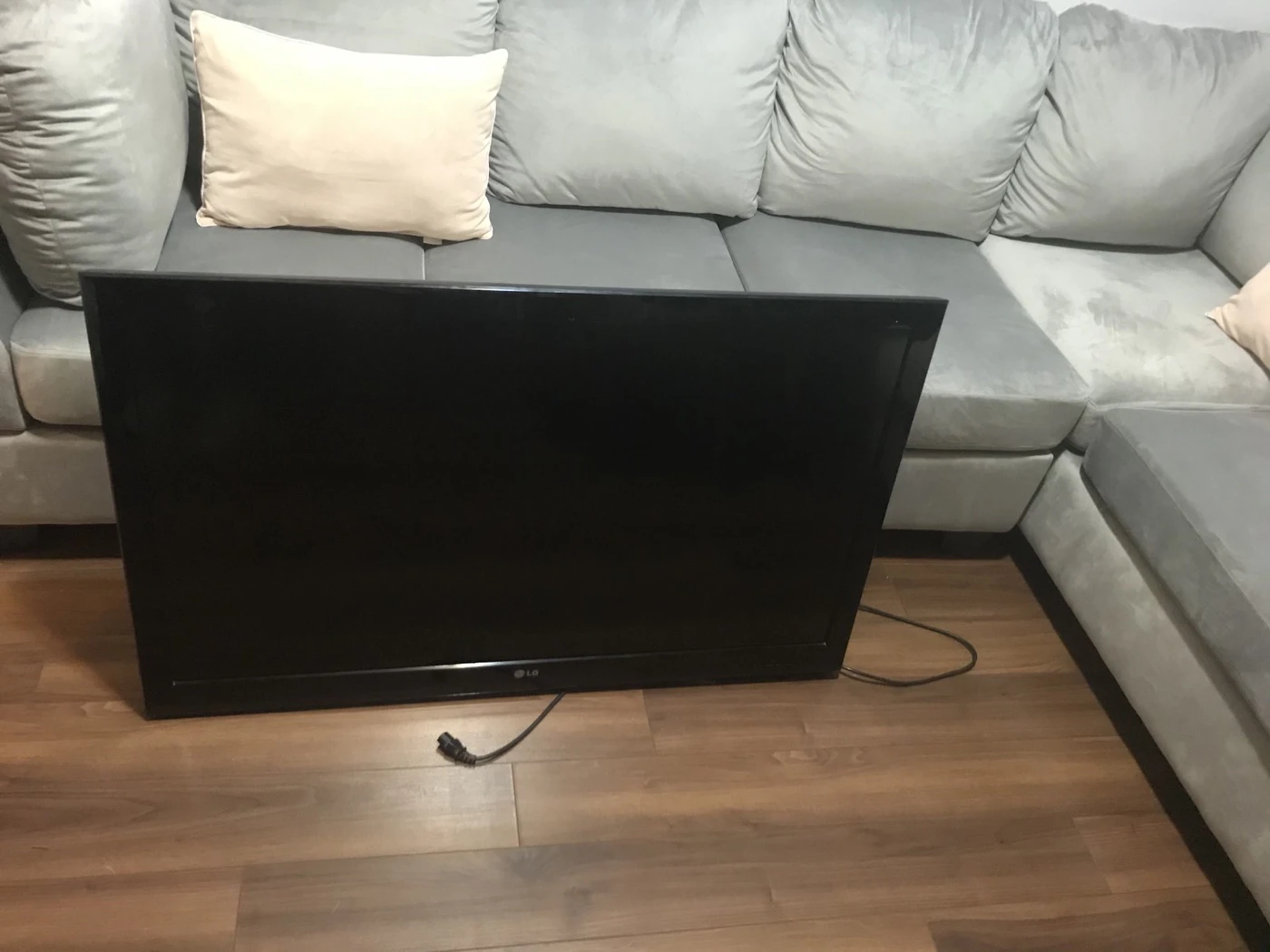 TV LG 47CS570 47-Inch, with HDMI