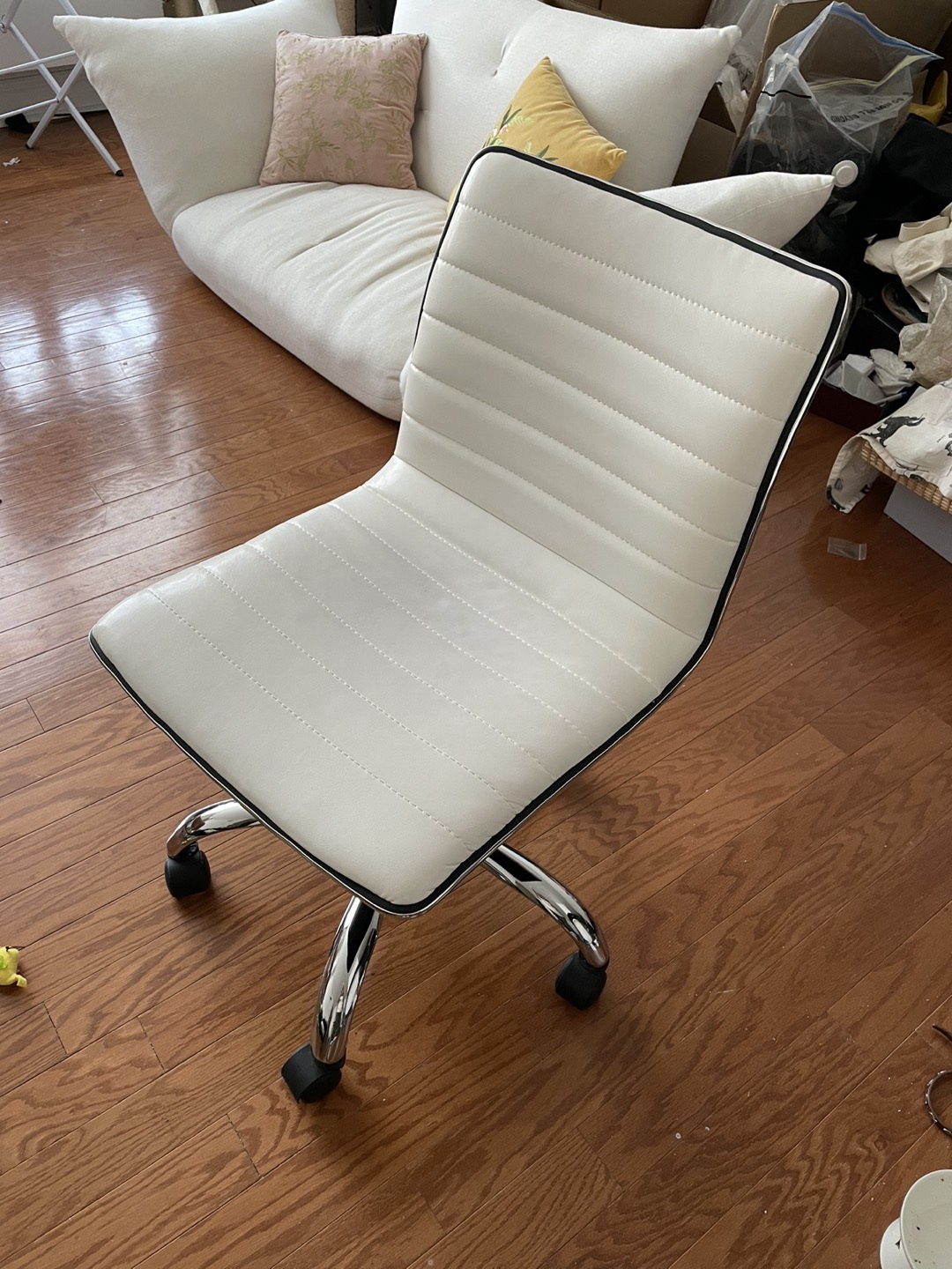 White chair with wheels - photo 3