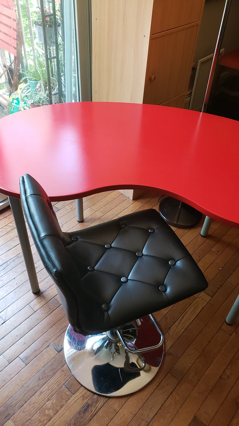 Red table in the shape of a cashew with chair - photo 4