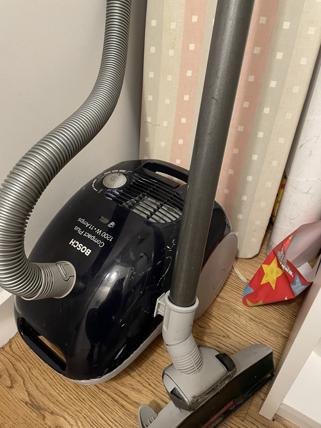 BOSCH Compact Plus vacuum cleaner 1200 W