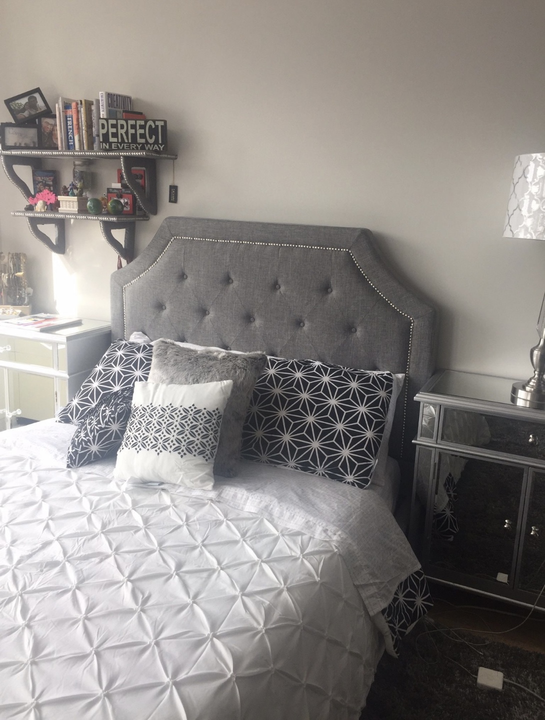 Grey Linen Tufted Bed Full Size Like new!! Excellent Condition  - photo 2