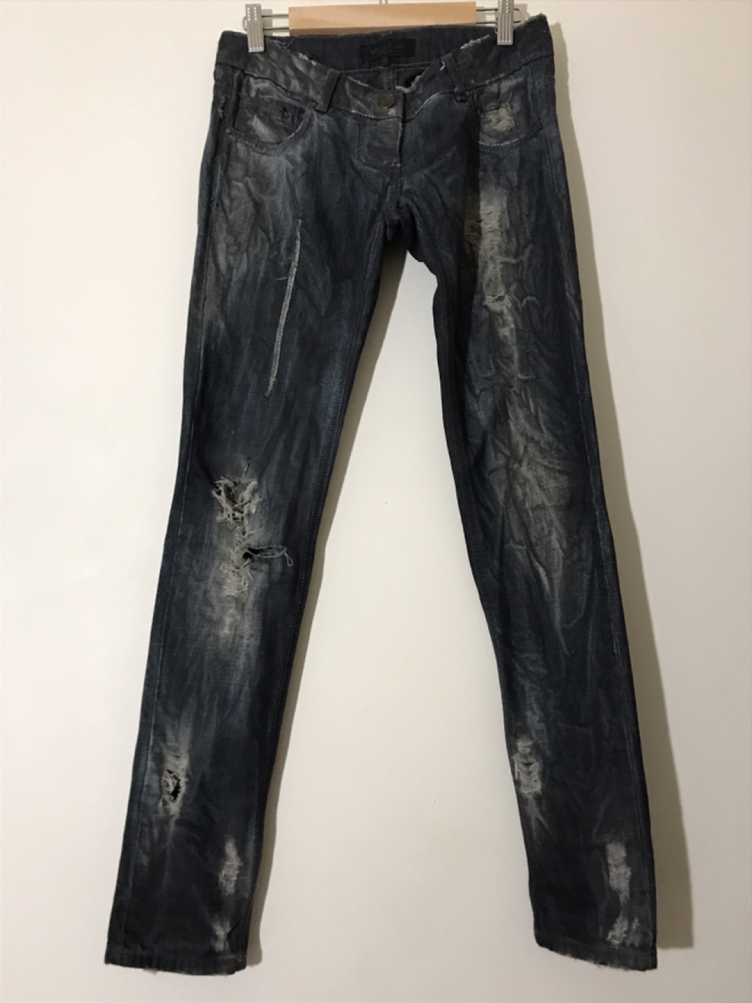 Adele Fado original distressed jeans image indicator(2)