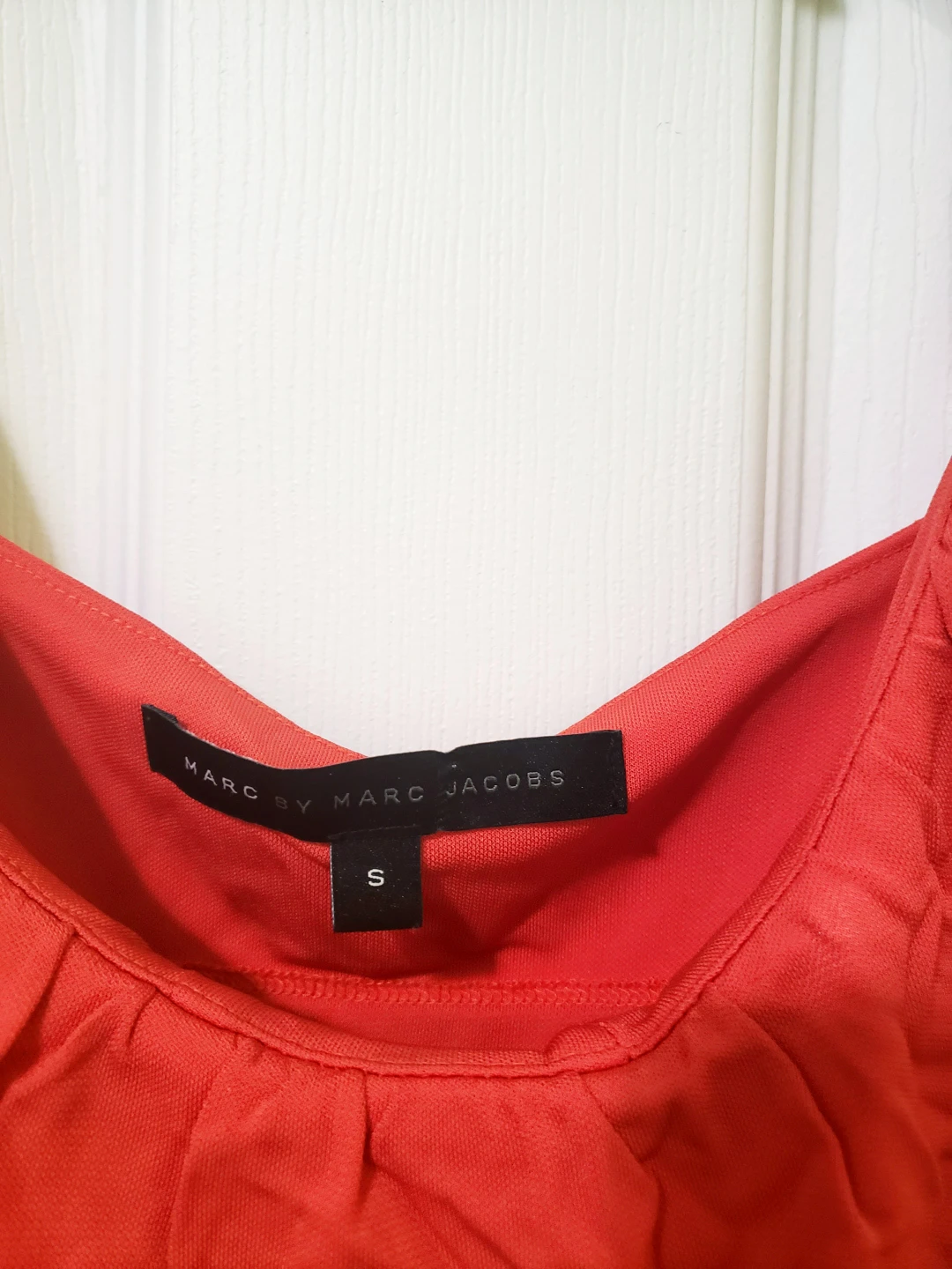 lululemon, marc by marc jacobs, guess and H&M Summer tops image indicator(2)