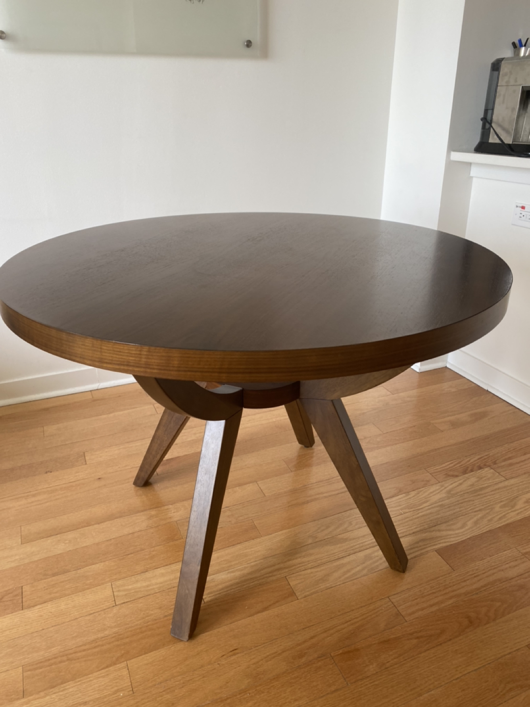 Westelm dining table (round)