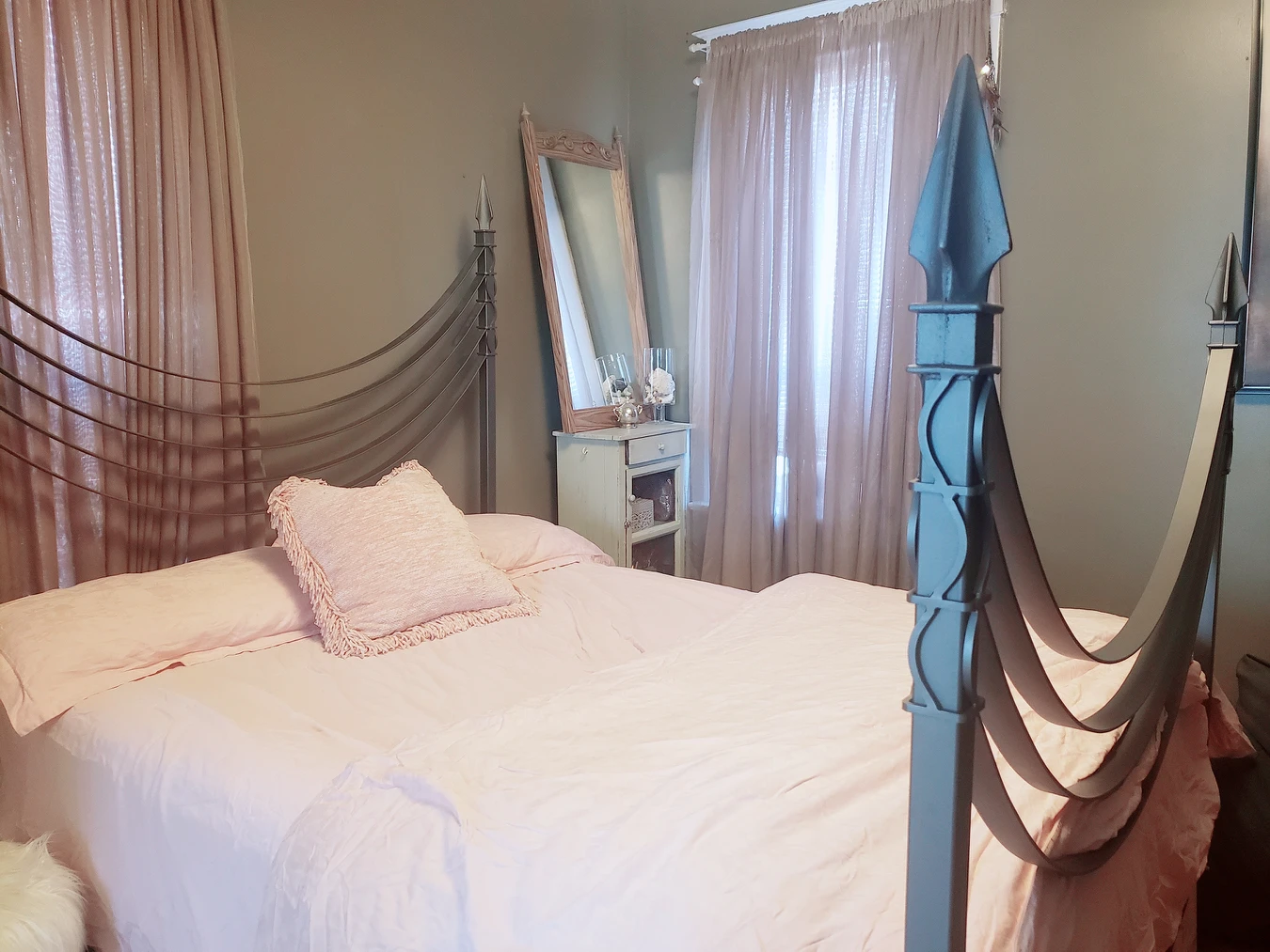 Pottery Barn iron bedframe Queen - photo 5