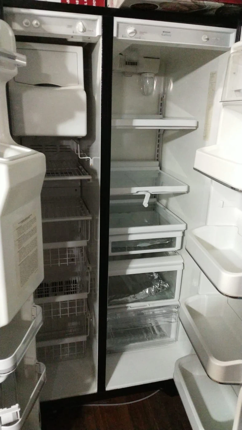 Black fridgidare fridge - photo 2
