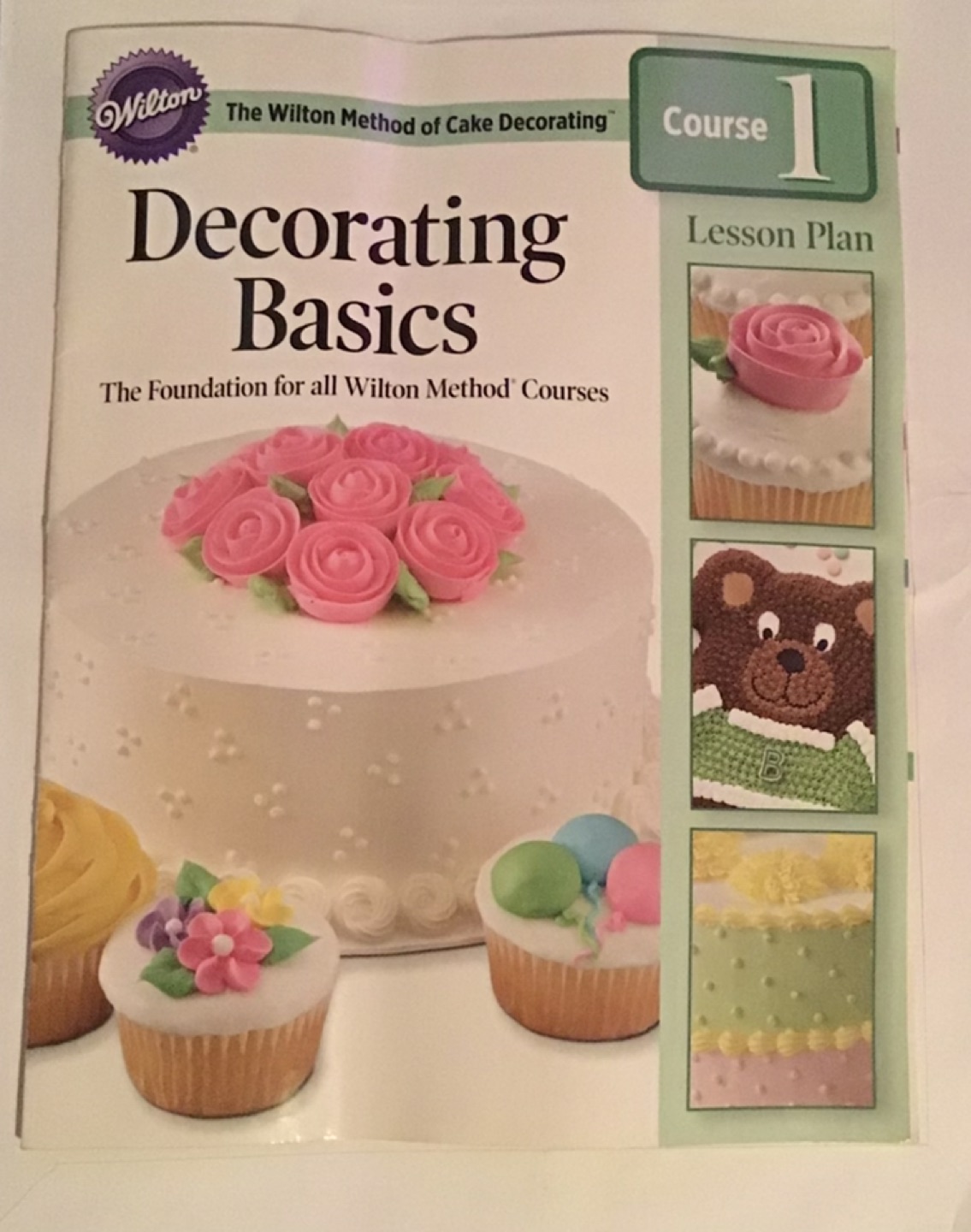 Wilton cake decorating basics Course 1 thumbnail