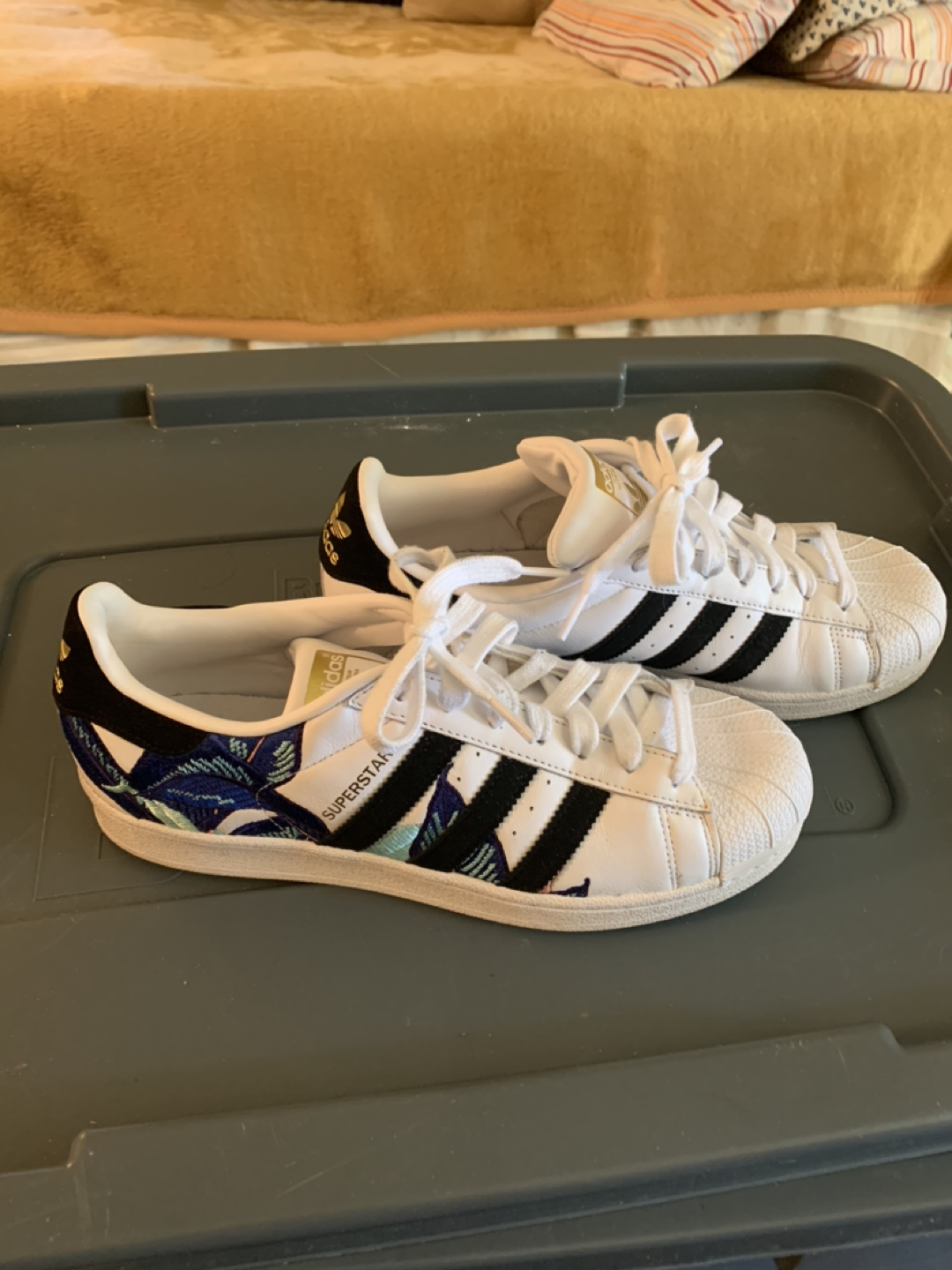 Adidas Floral Graphic Sneakers 9.5 - photo 2