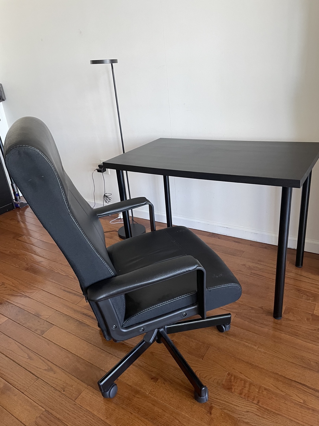 IKEA desk&office chair with FREE floor protector 
