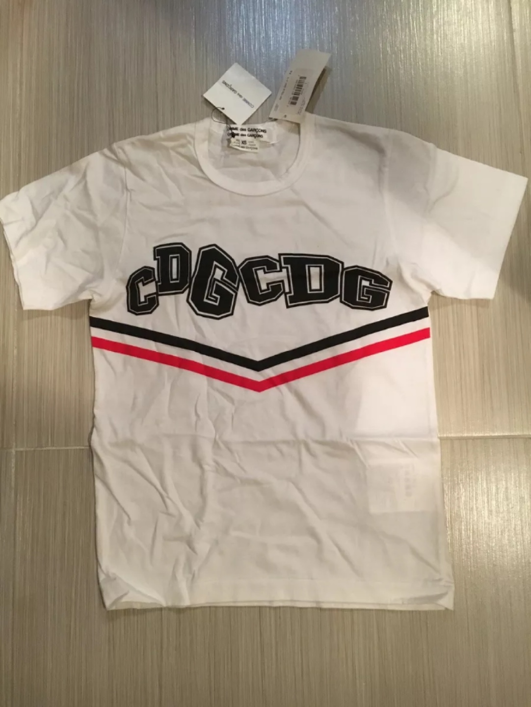 
NWT CDG Logo Graphic COMME des GARCONS T Shirt Size XS  image indicator(2)