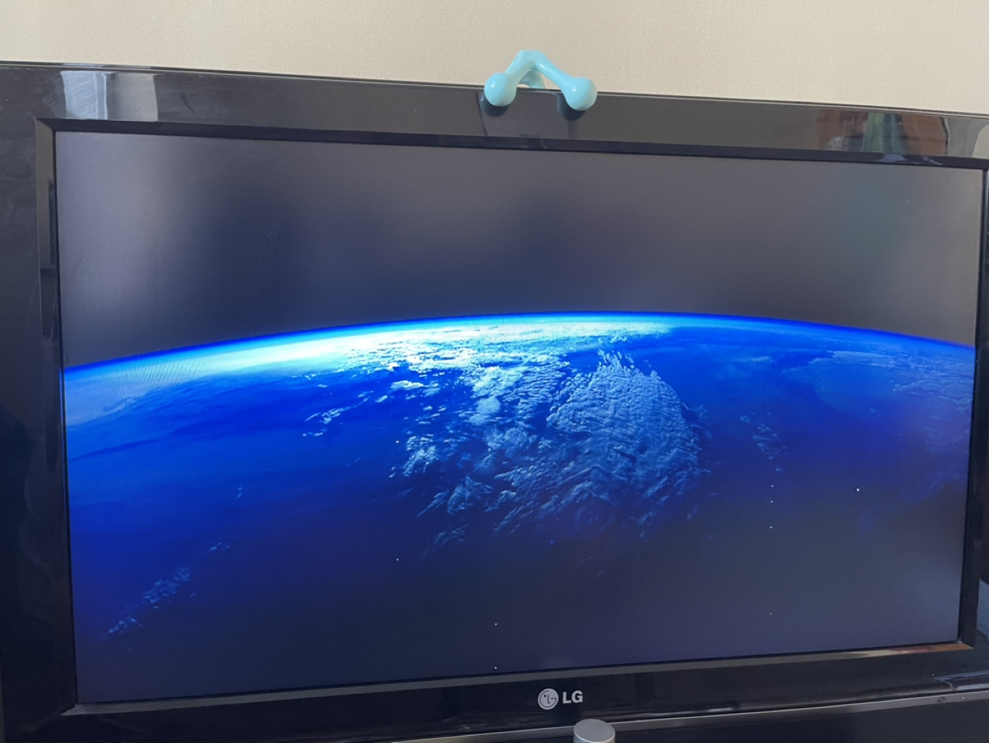 TV LG 32” Works Well - NO Remote Control  - photo 3