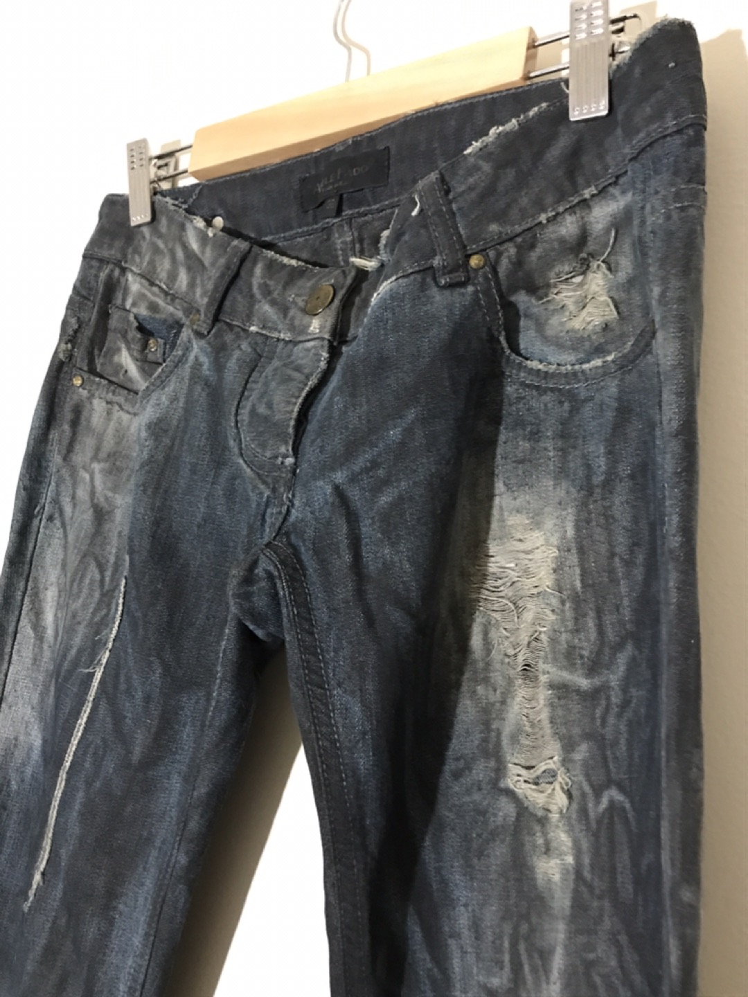 Adele Fado original distressed jeans image indicator(5)