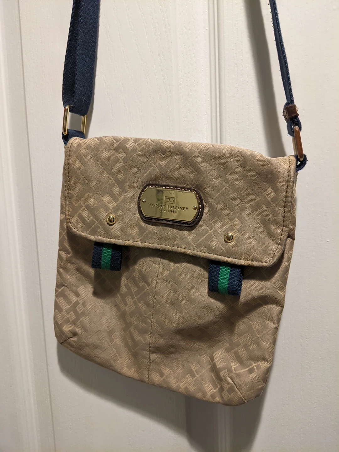 Tommy Hilfiger crossbody bag thumbnail