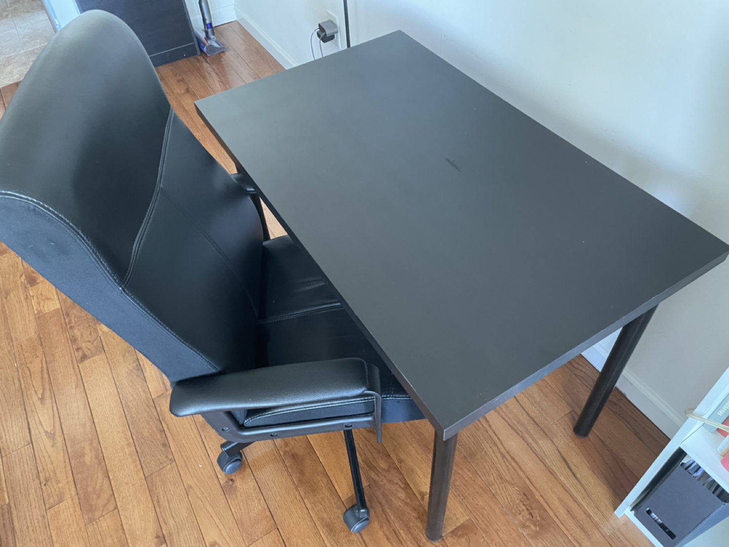 IKEA desk&office chair with FREE floor protector  - photo 3