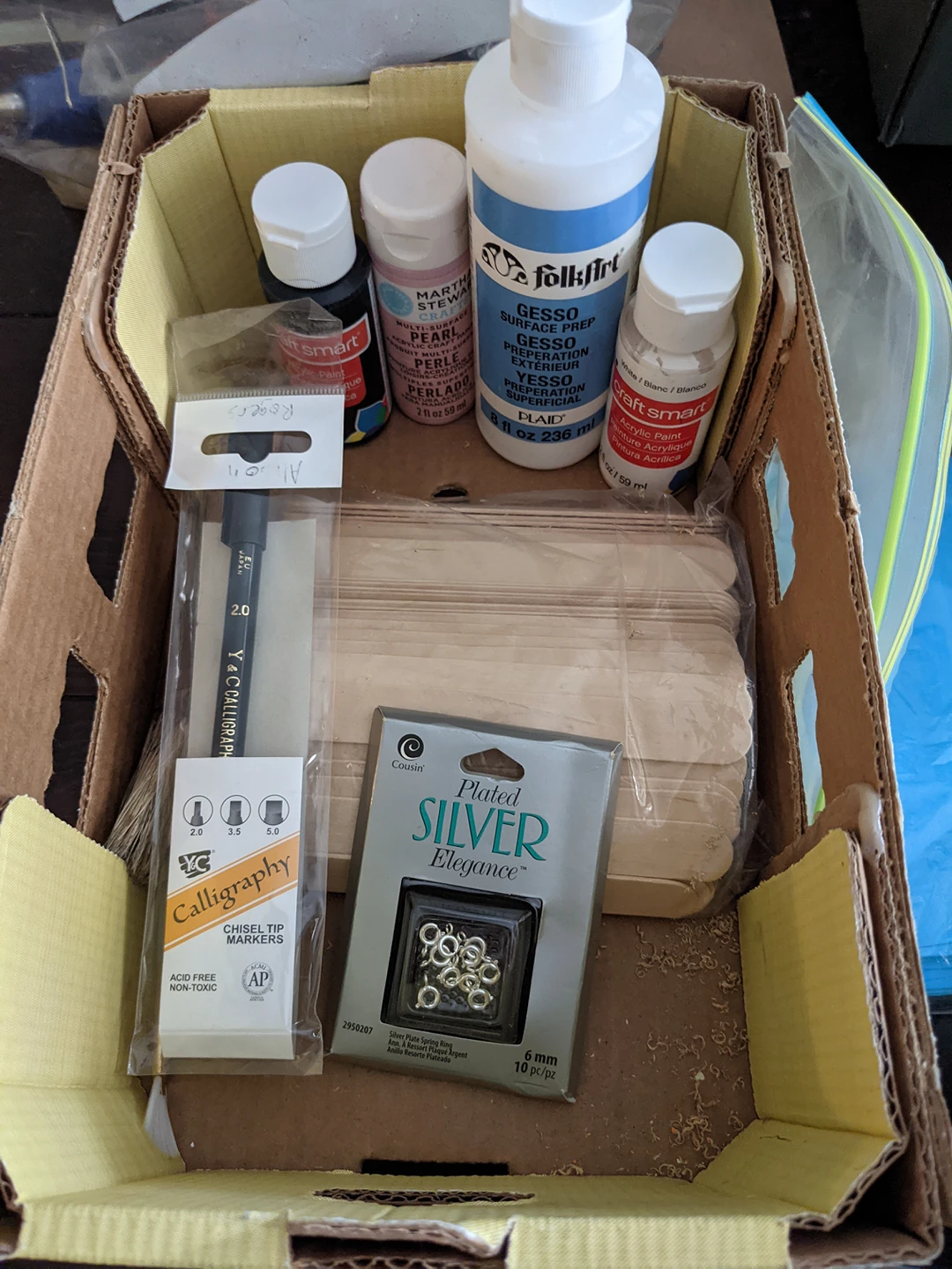 Free arts / crafts supplies including glue gun - photo 2