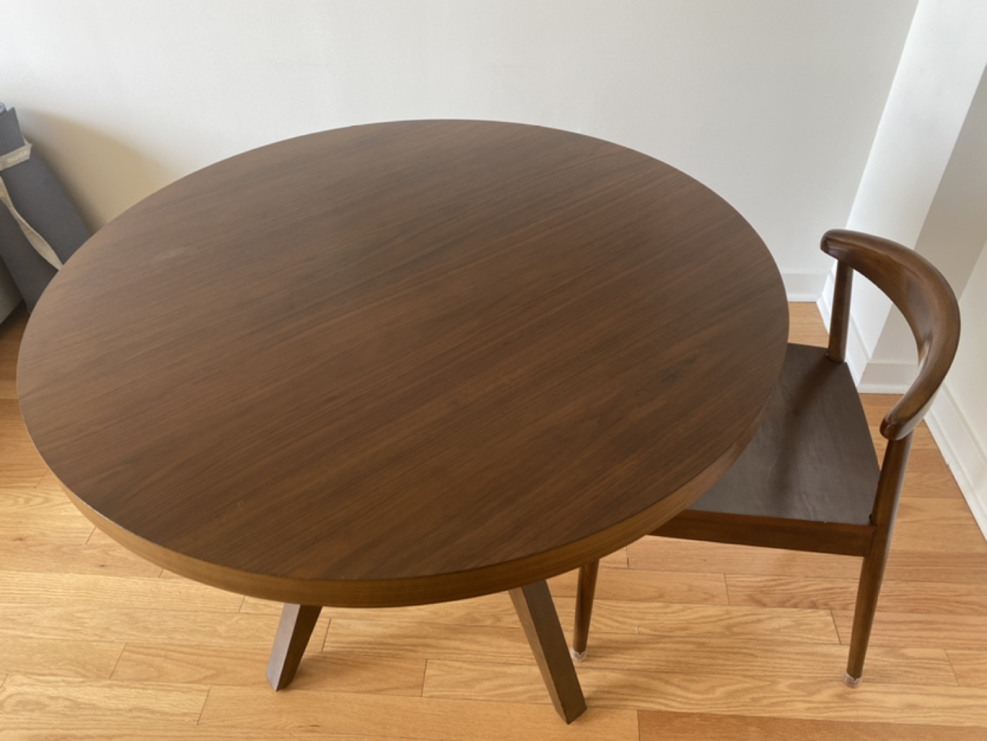 Westelm dining table (round) - photo 4